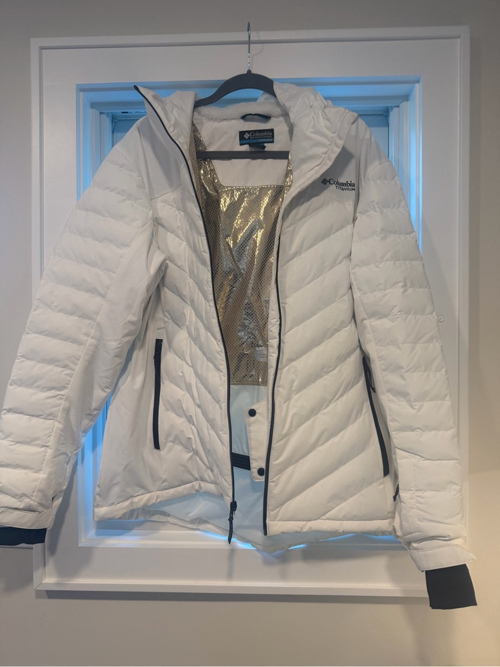 Columbia Women’s White Quilted Hooded Ski Puffer Jacket